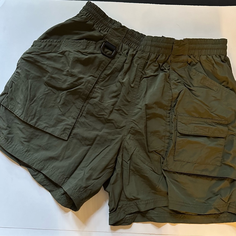 Eddie Bauer EBTEK green khaki waterproof shorts Size L